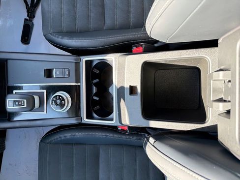 Used 2024 Mitsubishi Outlander SE image 34