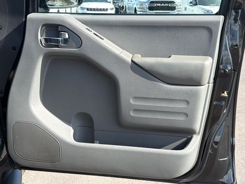 Used 2021 Nissan Frontier SV w/ Midnight Edition Floor Mats AWD/4WD image 19