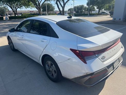 Certified 2024 Hyundai Elantra SE FWD image 10