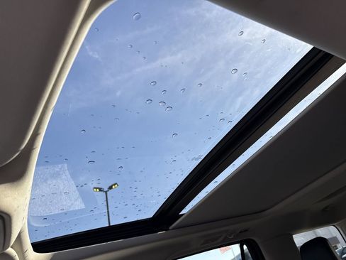 Used 2025 Ford Expedition Platinum image 32