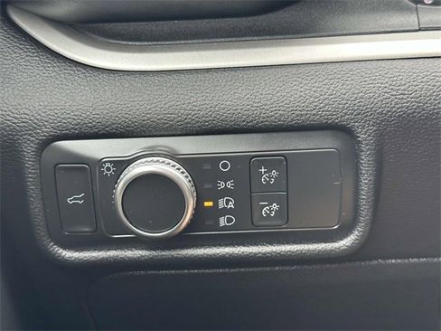 Used 2021 Ford Explorer XLT image 24