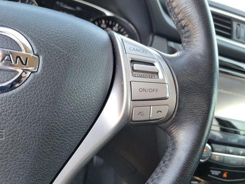 Used 2016 Nissan Rogue SL FWD image 24