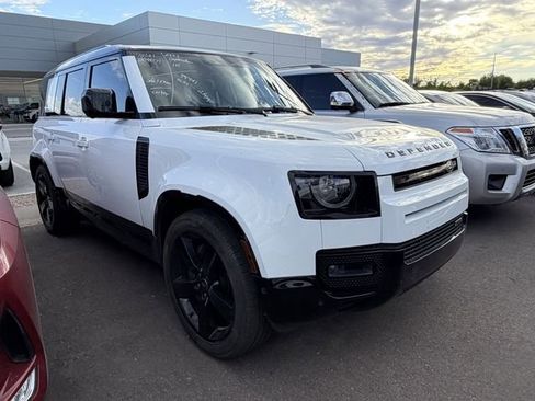 Used 2023 Land Rover Defender 110 X-Dynamic SE image 3