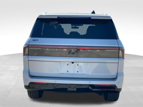 New 2026 Lincoln Navigator Reserve AWD/4WD image 4