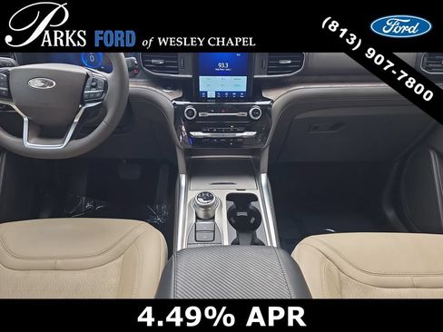 Certified 2024 Ford Explorer Platinum w/ Technology Package AWD/4WD image 13