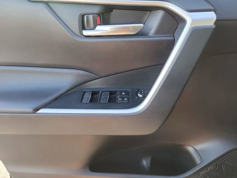 Used 2023 Toyota RAV4 XLE Premium image 14