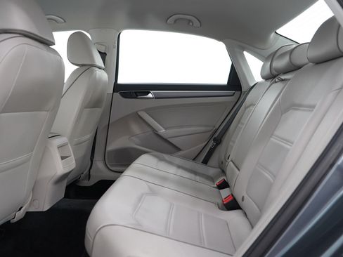 Used 2017 Volkswagen Passat 1.8T R-Line image 16