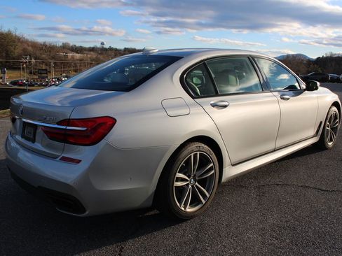 Used 2018 BMW 750i xDrive image 8