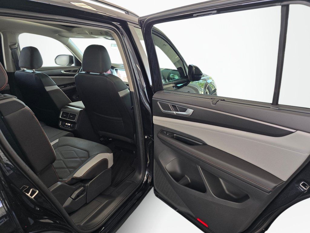 New 2026 Volkswagen Atlas Peak Edition AWD/4WD image 37