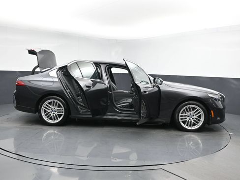 Used 2025 BMW 530i RWD image 26
