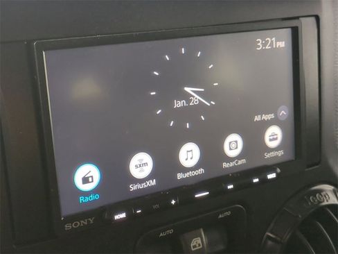 Used 2017 Jeep Wrangler Unlimited Sahara image 13