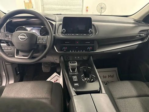 Used 2025 Nissan Rogue SV FWD image 13
