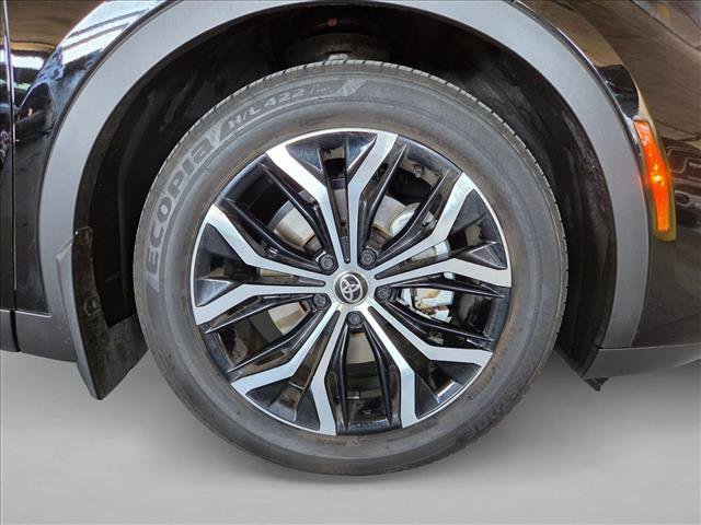 Certified 2024 Toyota Crown AWD/4WD image 21