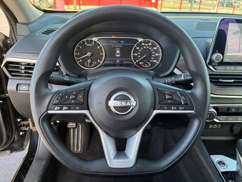 Used 2025 Nissan Altima 2.5 SV image 25