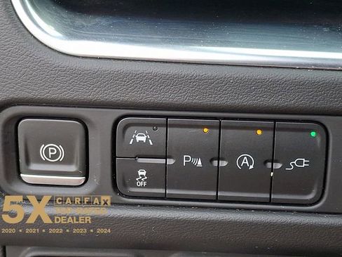 Used 2021 GMC Yukon SLT image 30