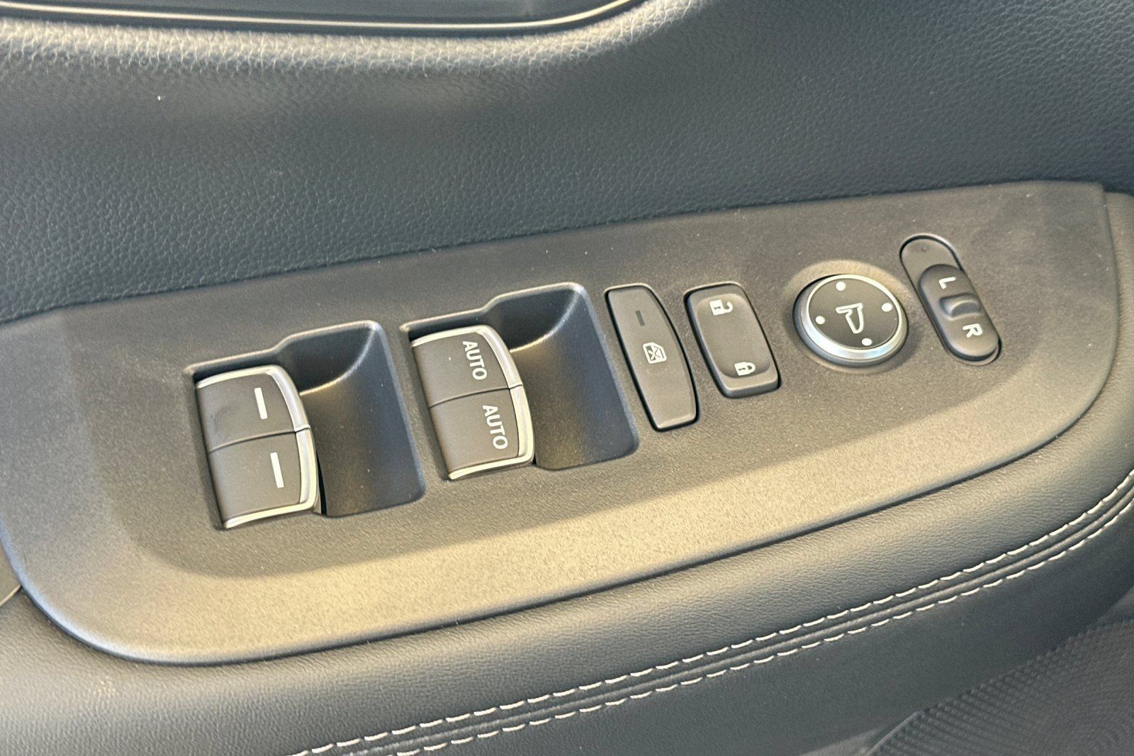 New 2027 Honda HR-V EX-L image 12