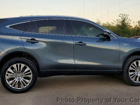 Used 2021 Toyota Venza XLE w/ Softex Package image 10