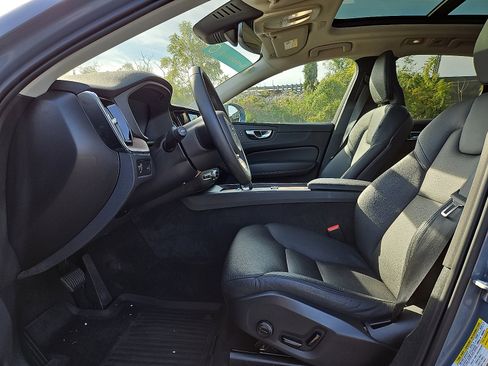 Certified 2022 Volvo XC60 B5 Momentum w/ Climate Package image 13