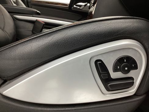 Used 2011 Mercedes-Benz GL 550 4MATIC image 46