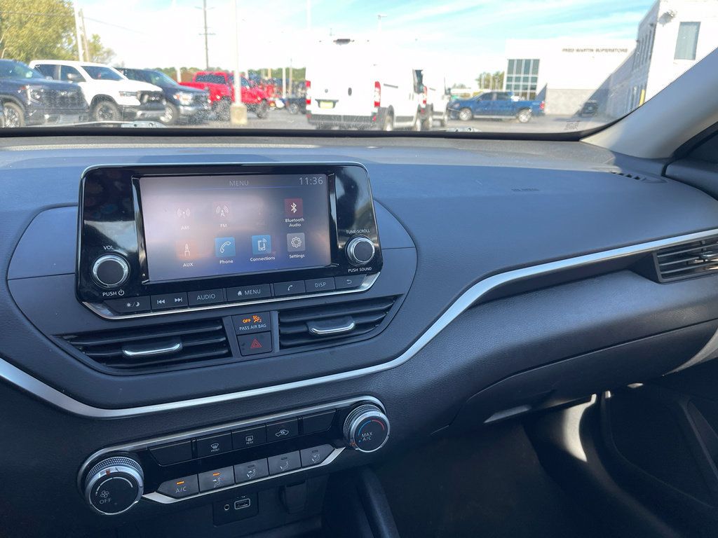 Used 2022 Nissan Altima 2.5 S FWD image 18