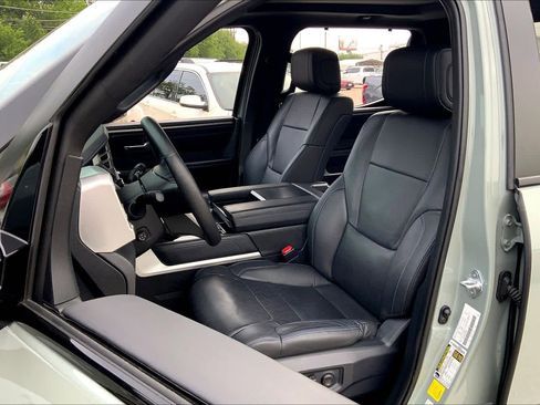 Used 2025 Toyota Tundra Platinum AWD/4WD image 8