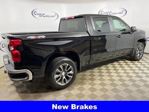 Used 2023 Chevrolet Silverado 1500 LT AWD/4WD image 7