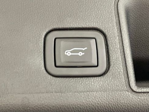 Used 2023 GMC Terrain SLE w/ Driver Convenience Package FWD image 10