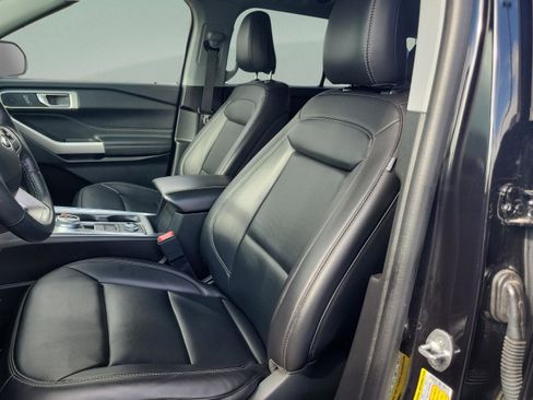 Used 2023 Ford Explorer XLT w/ Equipment Group 202A image 17