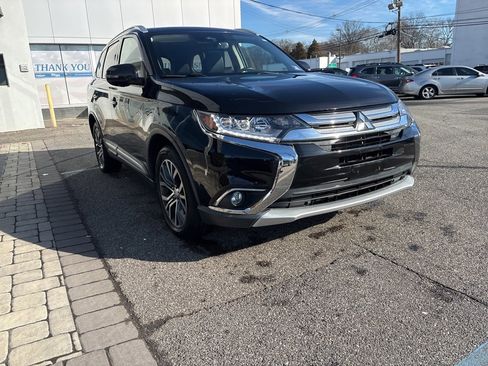 Used 2017 Mitsubishi Outlander SEL image 2