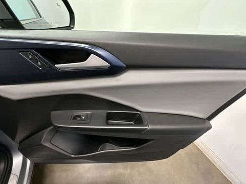 Certified 2022 Volkswagen Taos SE image 23