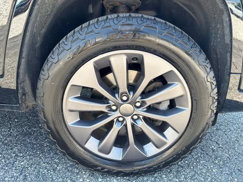Used 2019 Jeep Cherokee High Altitude AWD/4WD image 14