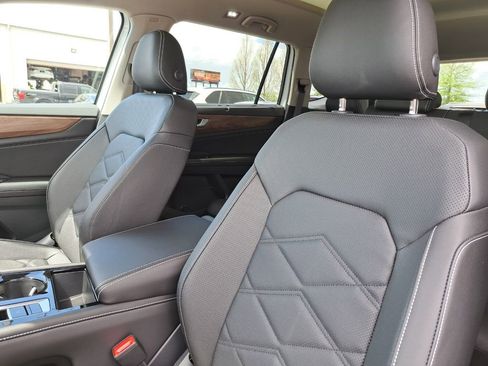 New 2026 Volkswagen Atlas SE FWD image 19