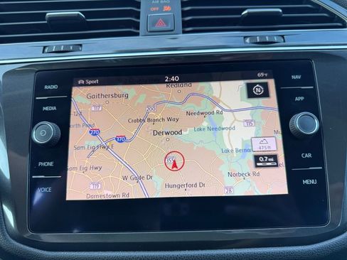 Used 2018 Volkswagen Tiguan SEL image 16