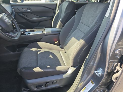 Used 2025 Nissan Rogue SV FWD image 19