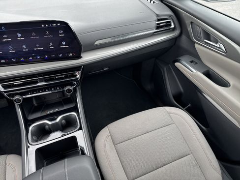 Used 2026 Chevrolet Traverse LT FWD image 19