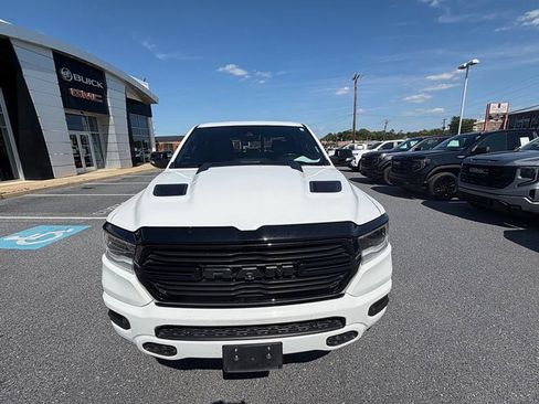 Used 2022 RAM 1500 Laramie AWD/4WD image 11