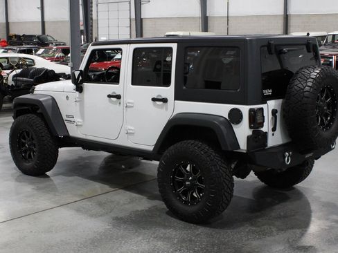 Used 2016 Jeep Wrangler Unlimited Sport w/ Quick Order Package 24S AWD/4WD image 32