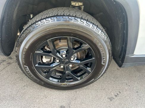 Used 2024 Jeep Grand Cherokee L Laredo AWD/4WD image 33