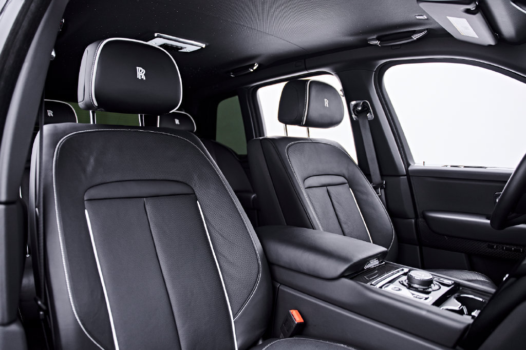 Used 2025 Rolls-Royce Cullinan Black Badge AWD/4WD image 55