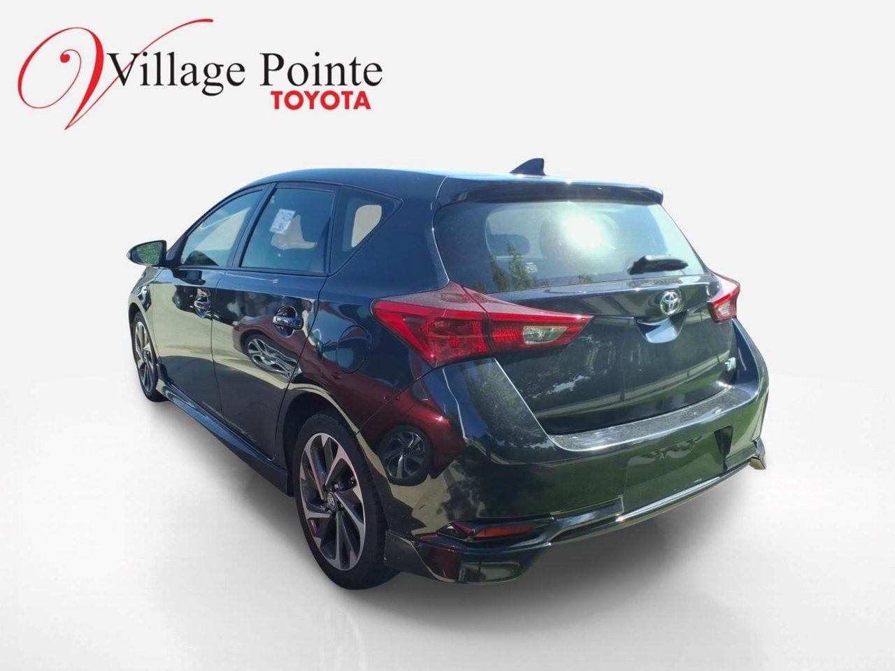 Used 2018 Toyota Corolla iM FWD image 2