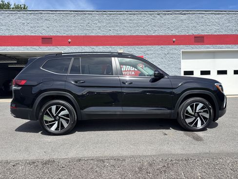 Used 2026 Volkswagen Atlas SE AWD/4WD image 2
