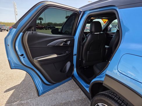 Used 2025 Chevrolet TrailBlazer RS w/ Convenience Package image 13