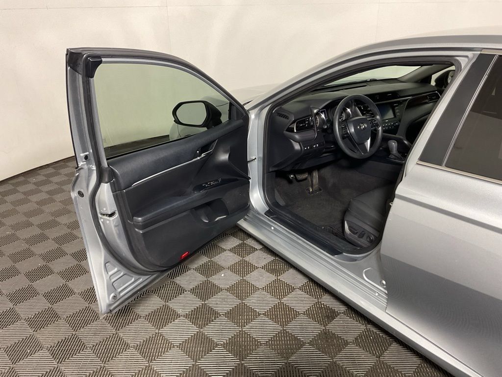 Used 2020 Toyota Camry LE FWD image 17