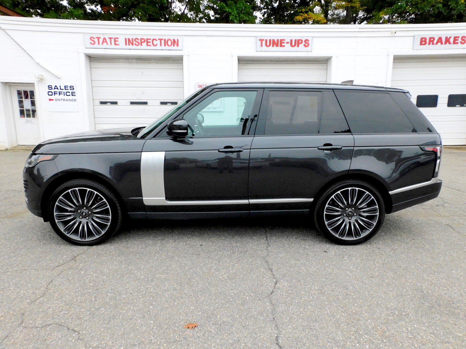 Used 2021 Land Rover Range Rover Westminster Edition AWD/4WD image 2