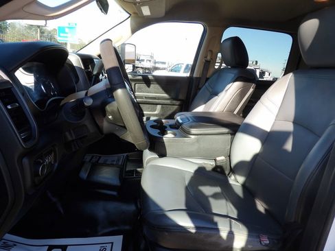 Used 2019 RAM 3500 Tradesman w/ Chrome Appearance Group image 18