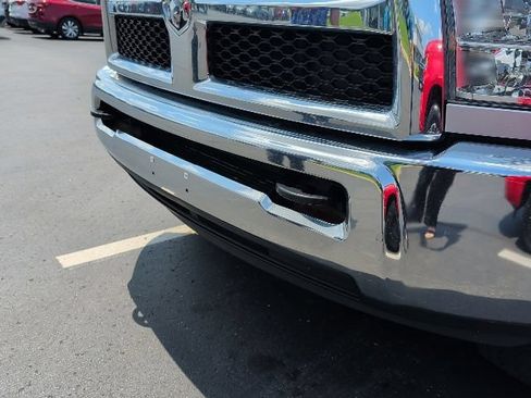Used 2018 RAM 2500 SLT AWD/4WD image 2
