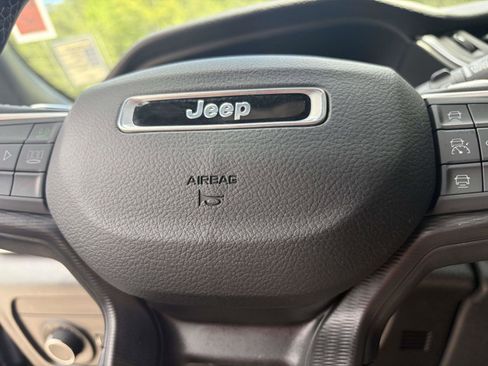 Used 2024 Jeep Grand Cherokee Altitude RWD image 21