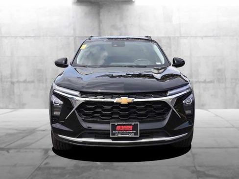 Used 2025 Chevrolet Trax LT w/ LT Convenience Package FWD image 4