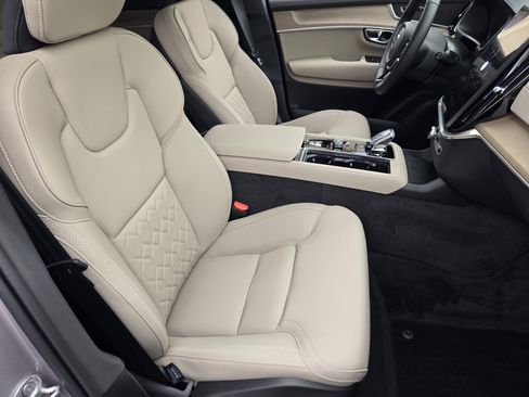 New 2026 Volvo XC90 B6 Core image 17