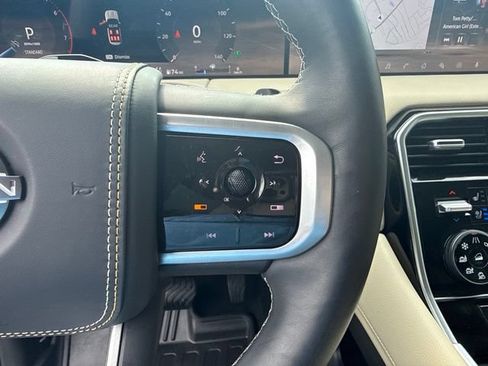 Used 2025 Nissan Armada Platinum Reserve AWD/4WD image 24